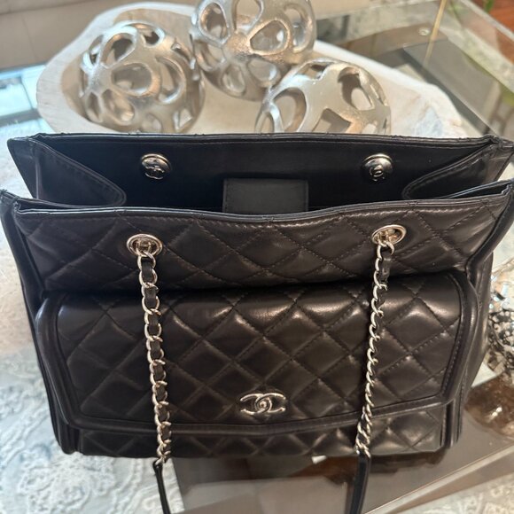 Chanel Black Leather Tote - a classic AUTHENTIC 100% - Picture 10 of 16